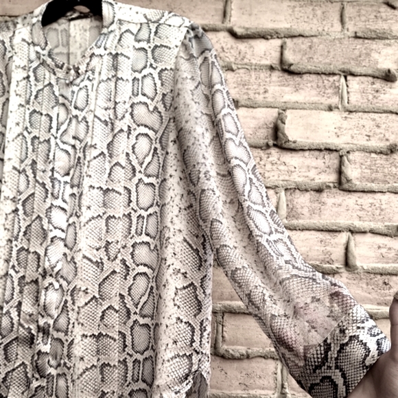 Elie Tahari Silk Satin Terri Blouse Python Print - Picture 3 of 16